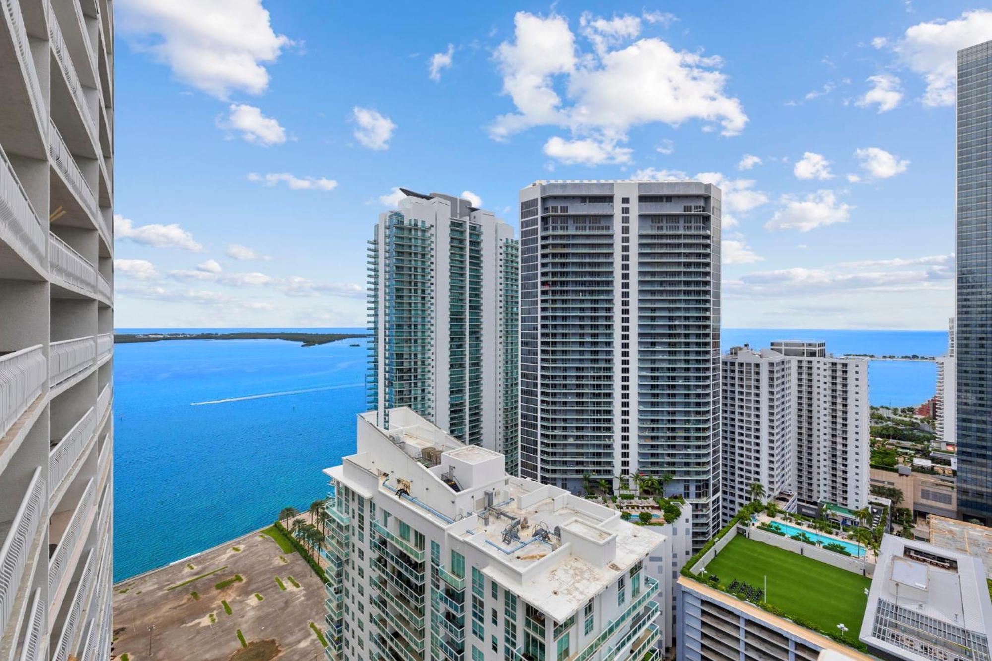 Breathtaking Views & Prime Location In Brickell *